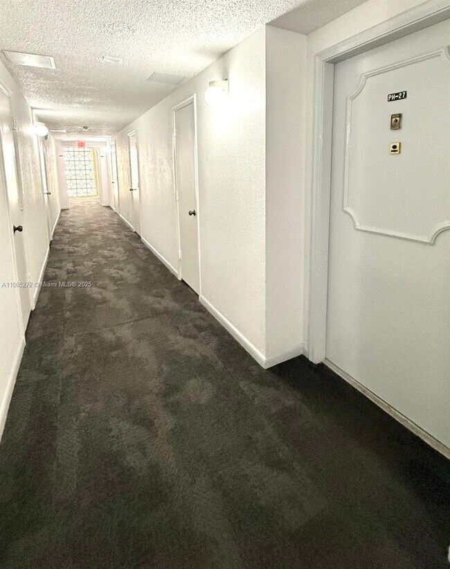 Building Photo - 1817 S Ocean Dr