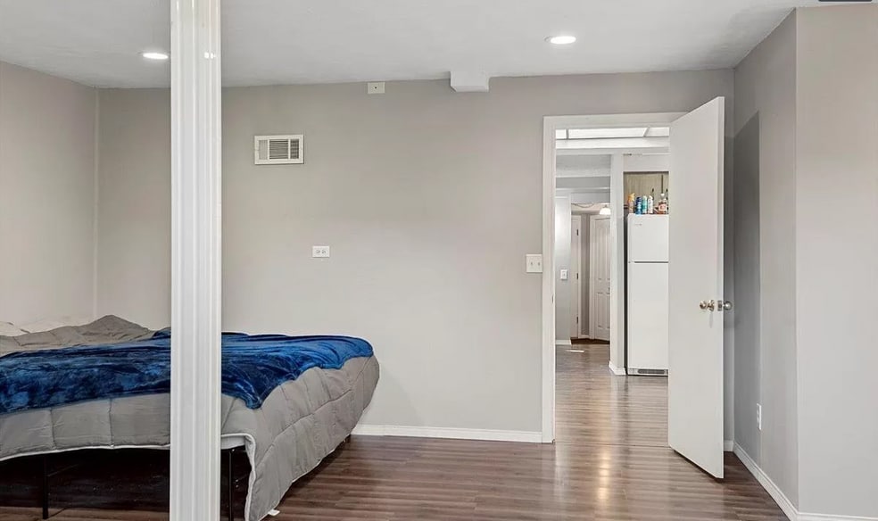 Building Photo - 6600 6th Street Frontage Rd E