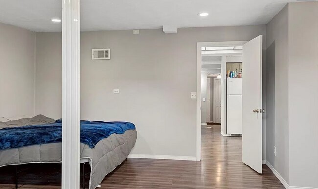 Building Photo - 6600 6th Street Frontage Rd E