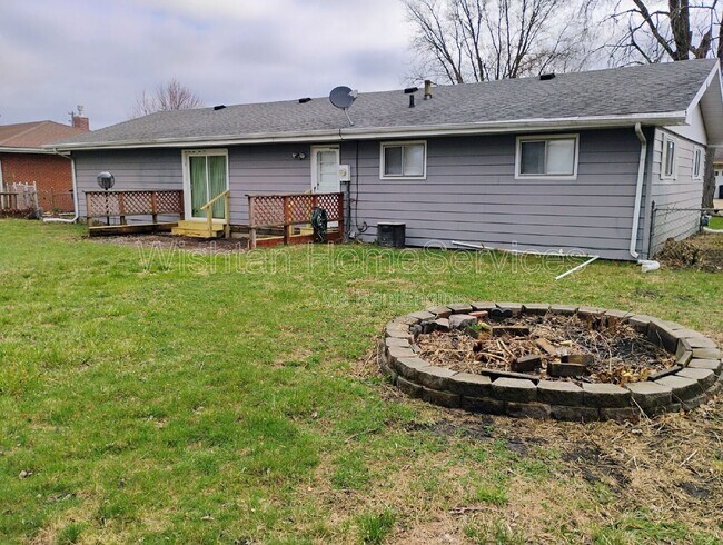 Building Photo - 22 N 17th Ave