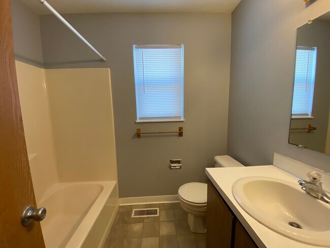 Building Photo - 4330-4332 Ellsworth Rd Stow Oh 44224 MFH2