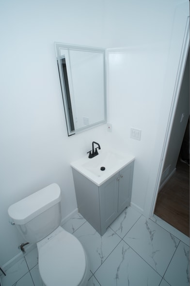 Building Photo - 476 W Savannah St