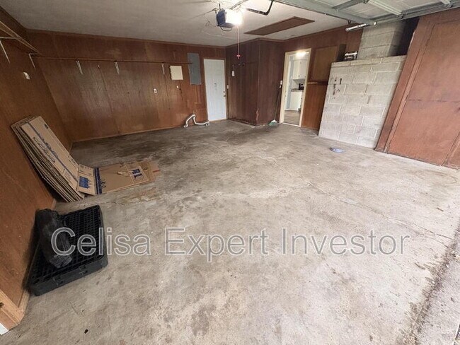 Building Photo - 4705 Hartford Dr