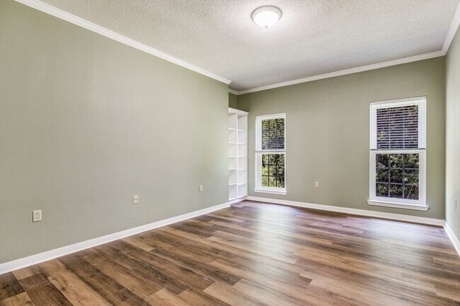 Building Photo - Great Home in the Tiger Point community of Champions Green!