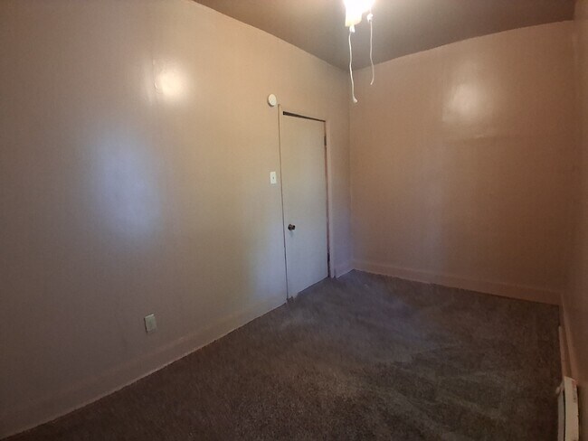 Building Photo - 922 Martin-