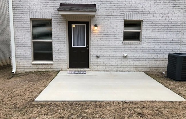 Building Photo - 4 bed/4.5 Bath