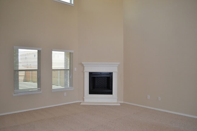 Building Photo - House for Lease in Heartland Area!