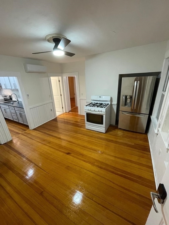 Building Photo - 10 Elsmere Ave