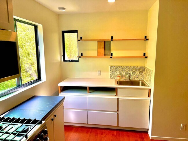 Building Photo - 822 Chelham Way