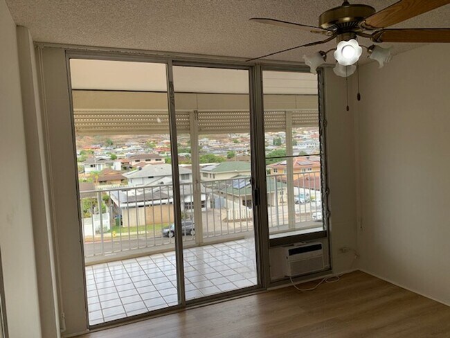 Building Photo - Lilikoi Building (Salt Lake) 1 bedroom, 1 bath Condo with 1 parking - Avail now!