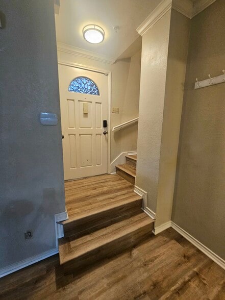 Building Photo - 6004 Auburndale Ave