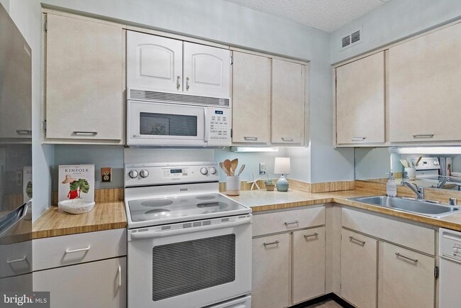 Building Photo - 100 Severn Ave