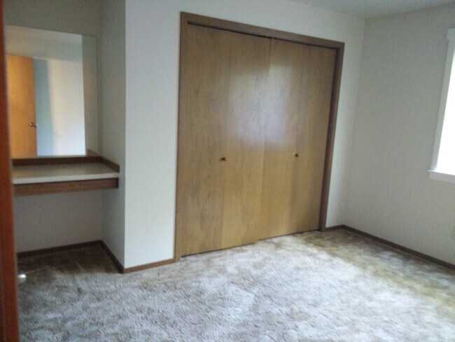 Master bedroom - 12719 NE 83rd Ct