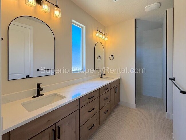 Building Photo - New 3 bed, 2 bath home with two car garage