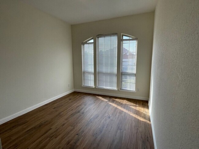 Building Photo - Nice Home in Mansfield ISD