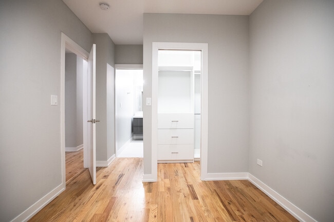 Building Photo - 1028 N California Ave