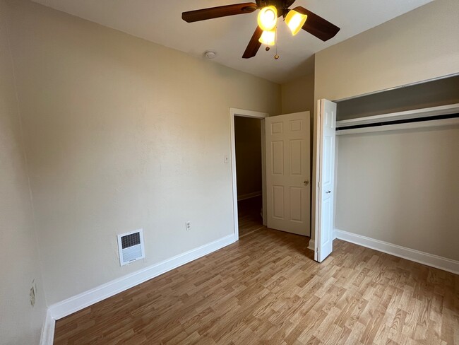 Building Photo - 350 Ophelia St