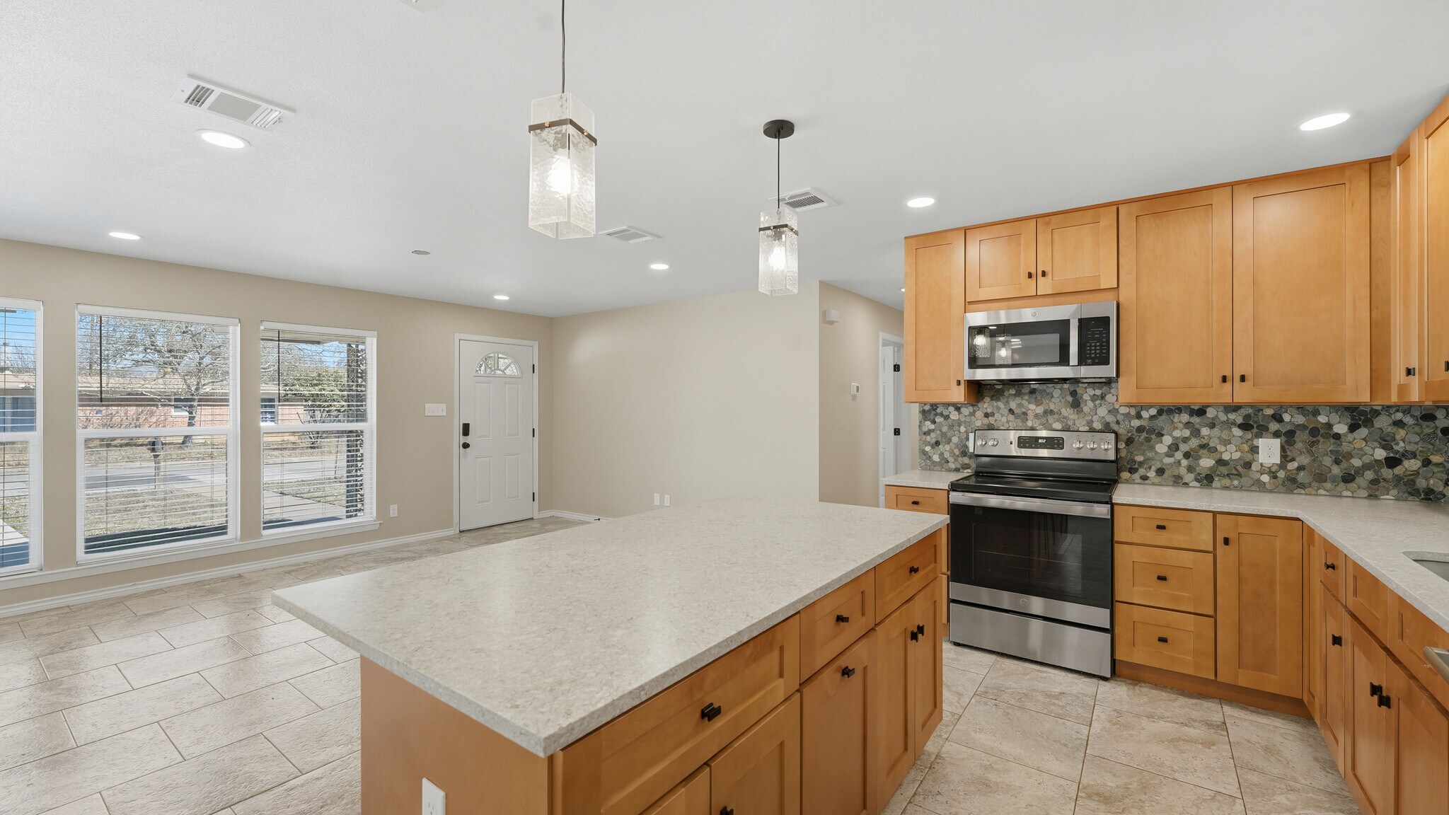 Building Photo - 1409 Highland Dr