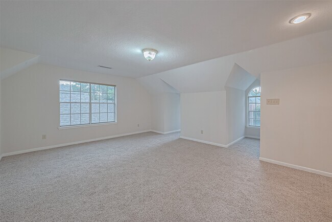 Building Photo - 1327 W Forest Dr