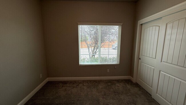 Building Photo - Just Reduced!! 3 Bedroom, 2 Bath located in of Fresno, CA