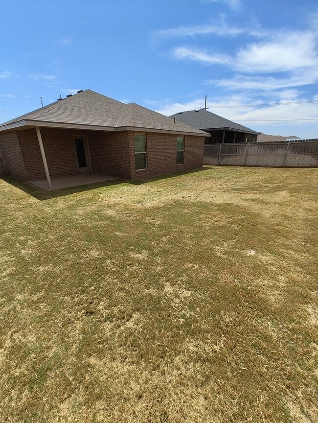 Building Photo - 3 bed 2 bath in Lone Star Trails!