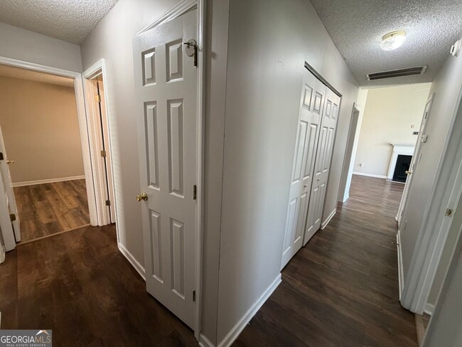 Building Photo - 3020 Meadow Glen Pass