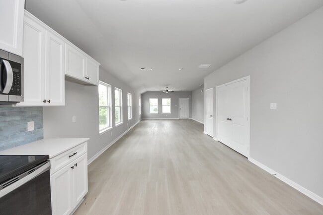 Building Photo - 1105 W Bayshore Dr