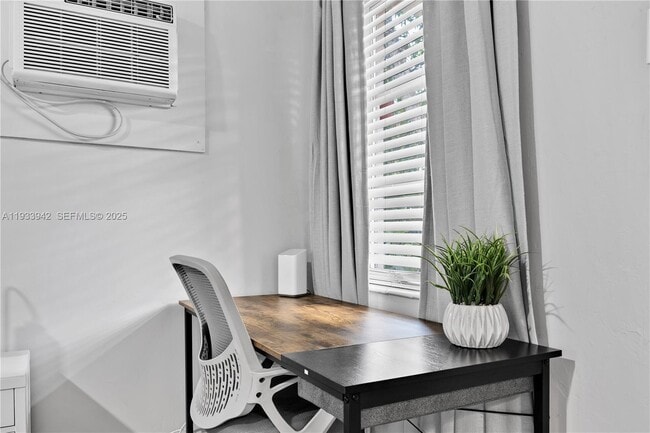 Building Photo - 427 NE 107th St