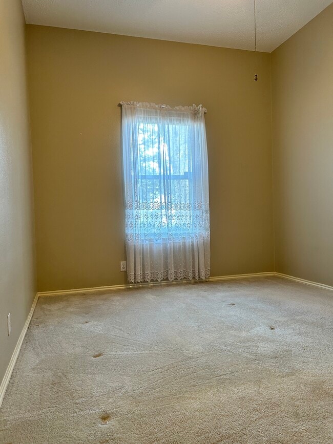 Building Photo - 5706 Quail Crown