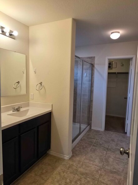 Building Photo - 3901 Endicott Dr