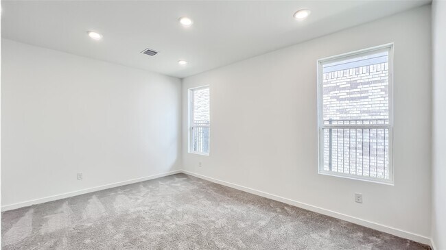 Building Photo - 27043 Blue Pool Dr