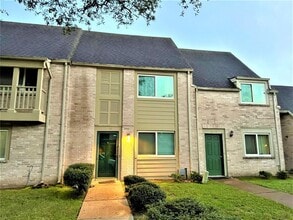 Building Photo - 2130 Greenbriar Colony Dr