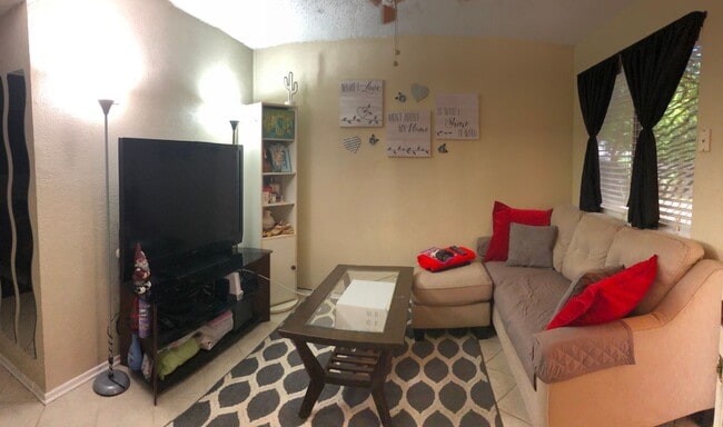 Building Photo - Northgate Area- 1 bedroom / 1 Bath fourplex apt./Walking distance to A&M/Tile Floors/ August Pre-...