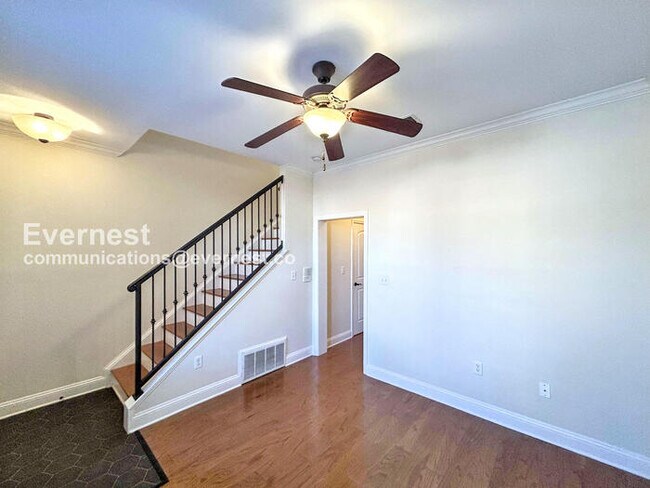 Building Photo - 2 Bed/4 Bath Condo with Detached Garage / Pet-Friendly / Available Now!