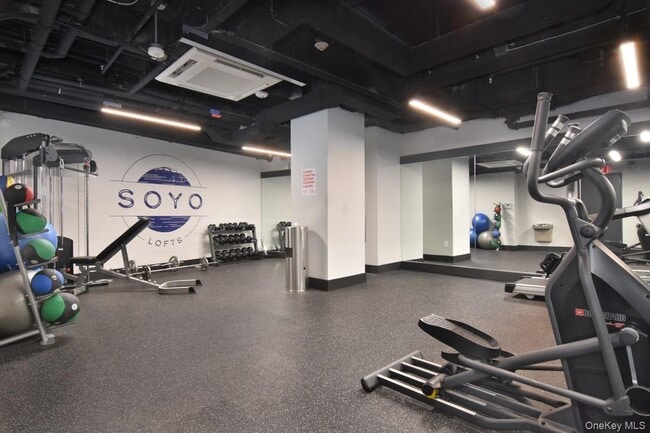 Building Photo - 2 Mill St