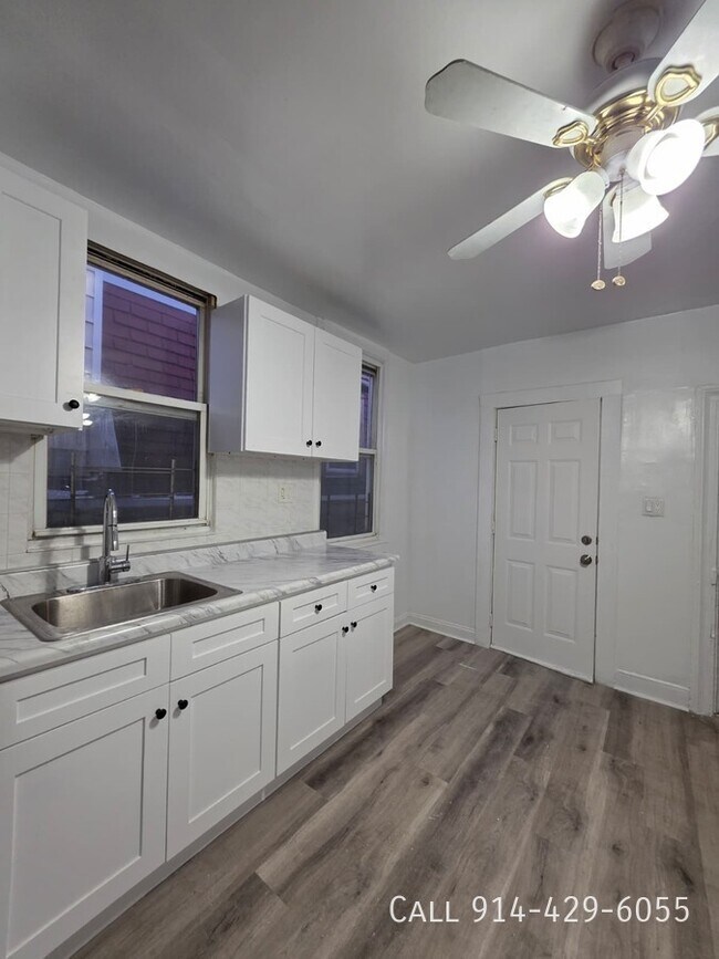 Building Photo - 120 Waverly St