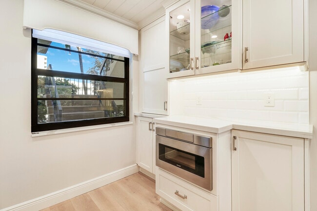 Building Photo - 275 S Beach Rd