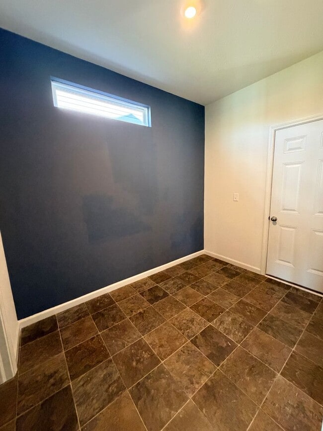 Building Photo - 15545 Westmoor Ave