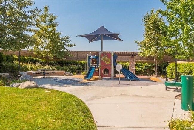 Building Photo - 663 Huron Pl