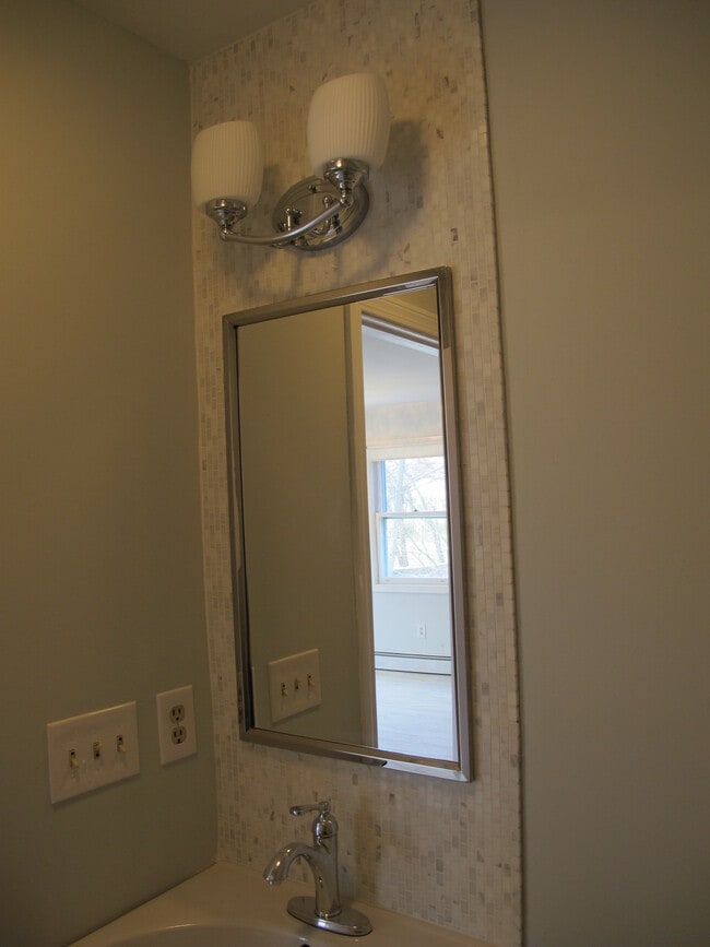 Building Photo - 21 Jones Ct