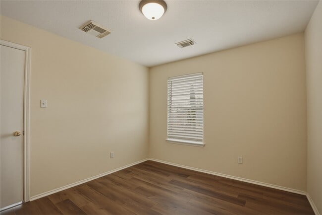 Building Photo - 630 Kiley Dr