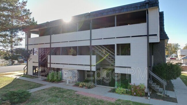 Building Photo - 1109 N 28th St