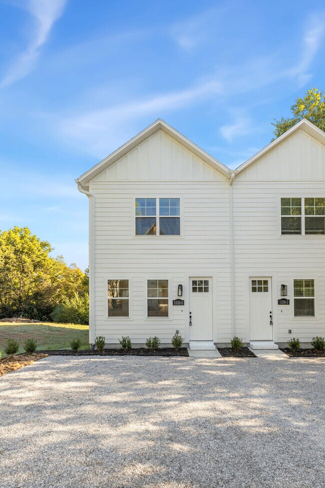 Building Photo - 1324 Van Buren Ave