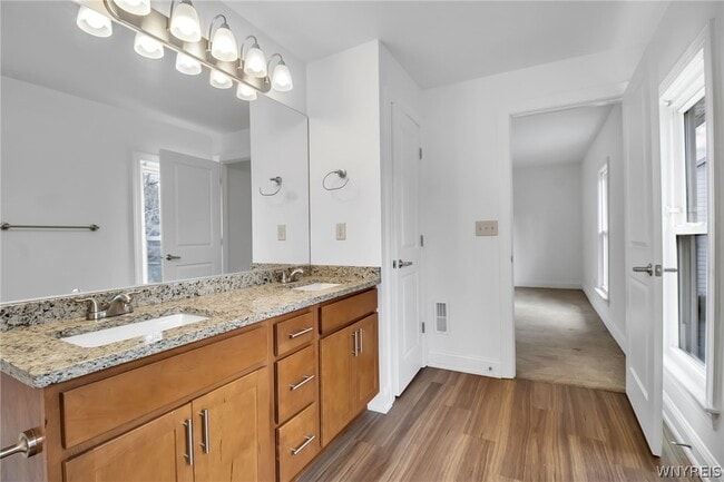 Building Photo - 5849 Broadway St