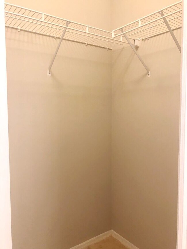 Building Photo - CUTE 3 BED 2 BATH HOME with SINGLE GARAGE IN SOUTHEAST ORLANDO