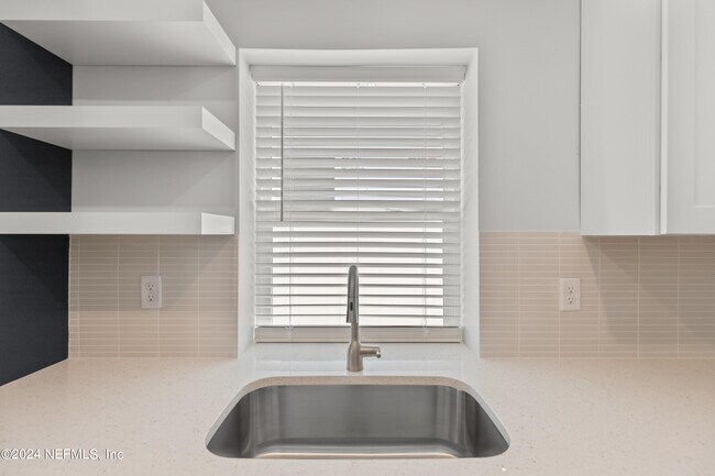 Building Photo - 223 19th St N