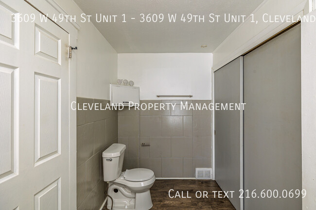 Building Photo - Renovated West Cleveland Duplex