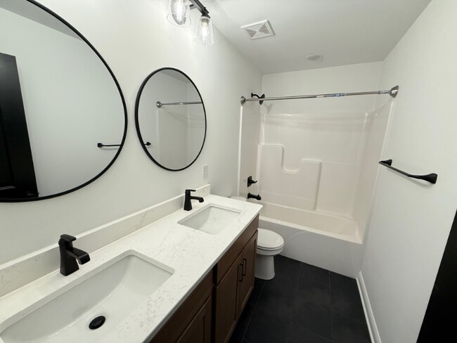 Building Photo - 2067 Aster Dr
