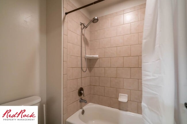 Building Photo - Move In Special- $500 Off First Month's Rent! 3 Bedroom, Fully Furnished Home.