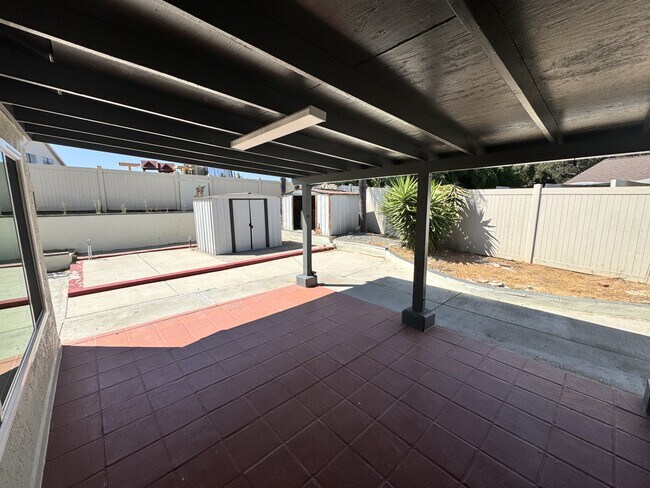 Building Photo - 916 Avenida Ysidora